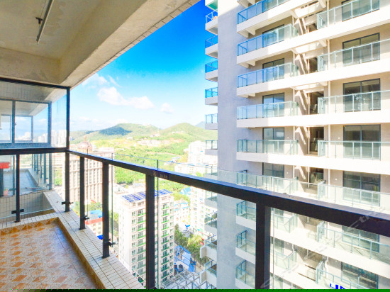 精装园景套房两房一厅