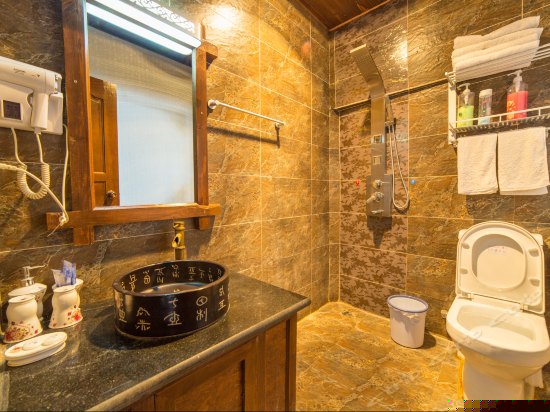 豪华蜜月大床房