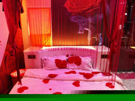 玫瑰之约主题圆床房