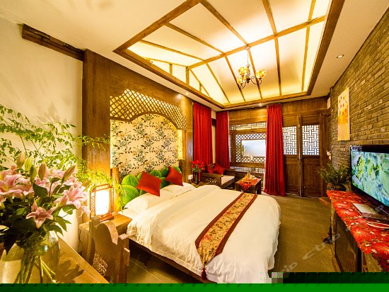 大业店典雅蜜月小套房