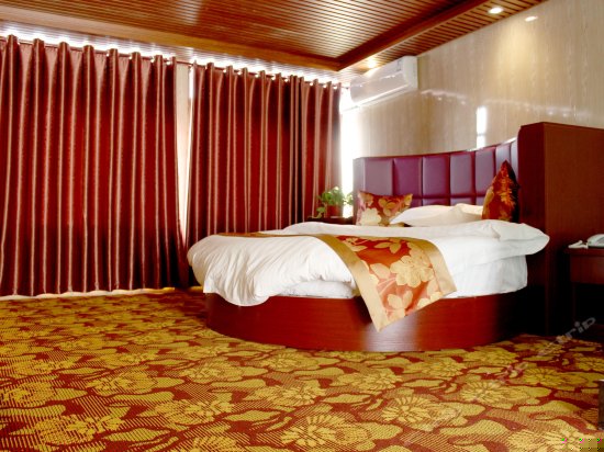 豪华情侣圆床房