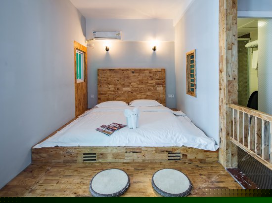 云窗雾阁大床房