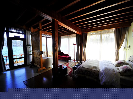 全湖景情侣蜜月房