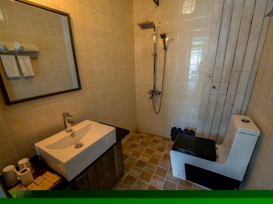 侧面落地窗海景标准房