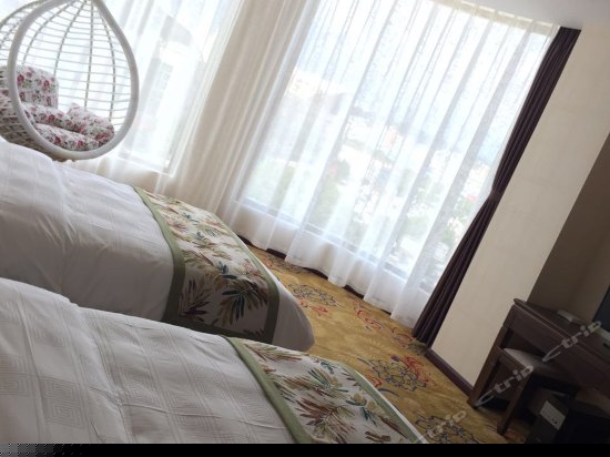 豪华双人间带电脑