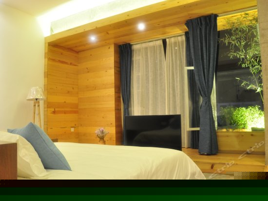 白露（180度观岚大床房）