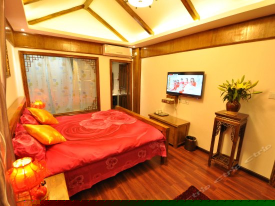 阳光蜜月大床房202