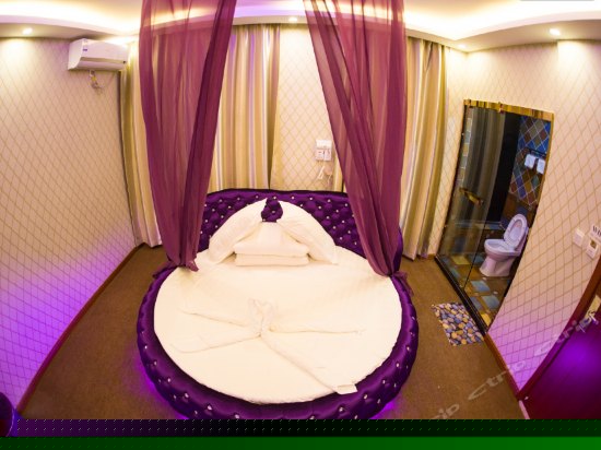 浪漫温馨圆床房