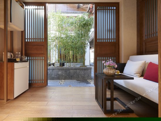 豪华园景大床房