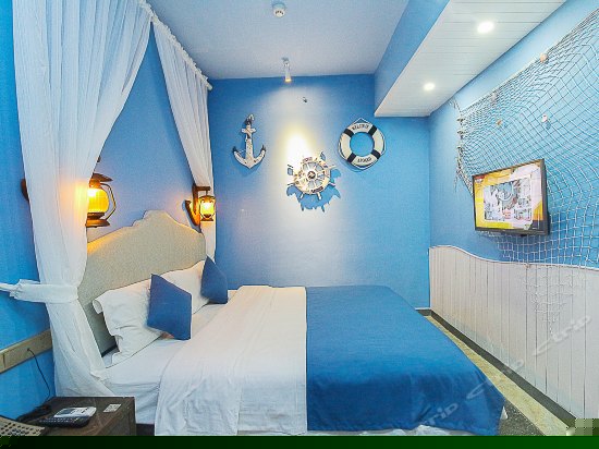 蔚蓝实光大床房