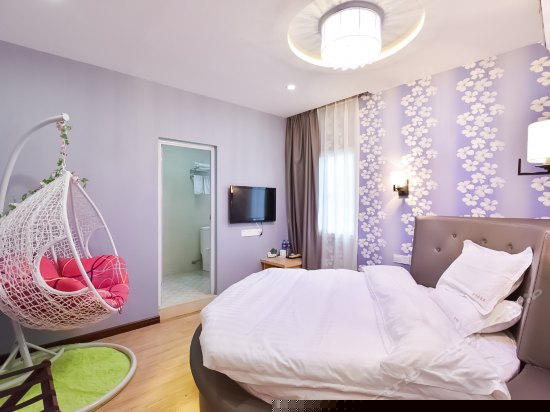 吊篮情侣圆床房