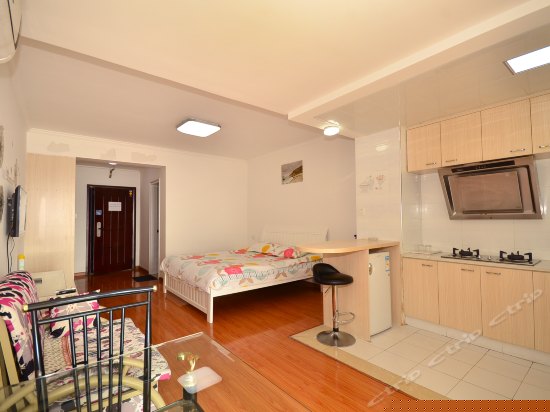 现代简约大床房