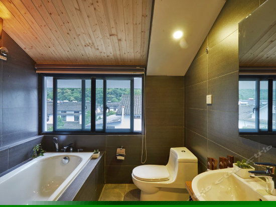 山景露台亲子房