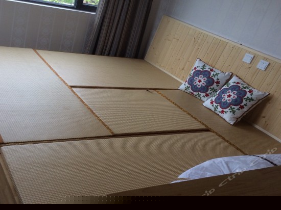 温馨榻榻米海景房