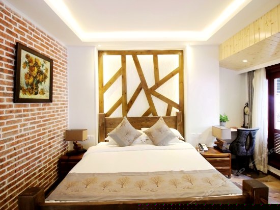 庭院豪华大床房