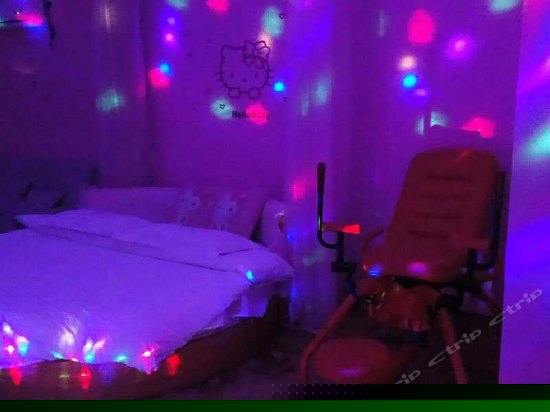Kitty圆床房