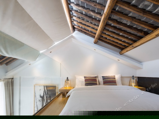 蜜月阁楼星空复式海景房