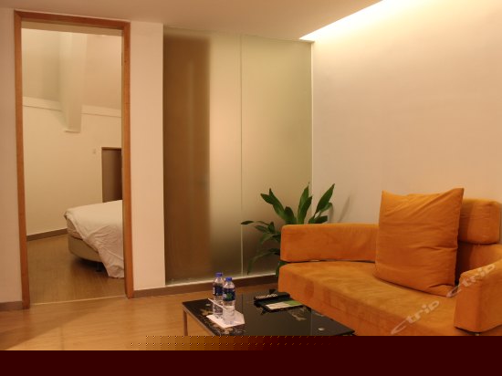 行政房（无窗）