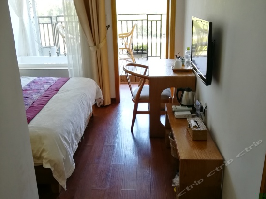 山水豪华大床房