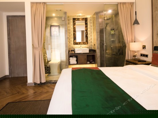 豪华落地景观大床房（106/210）