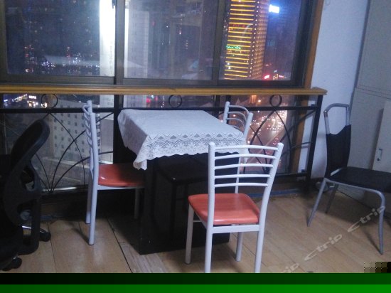 女生十人房（床位）