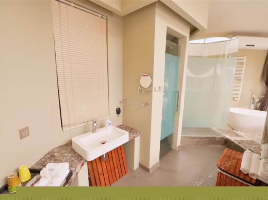 湖畔雪山豪华房