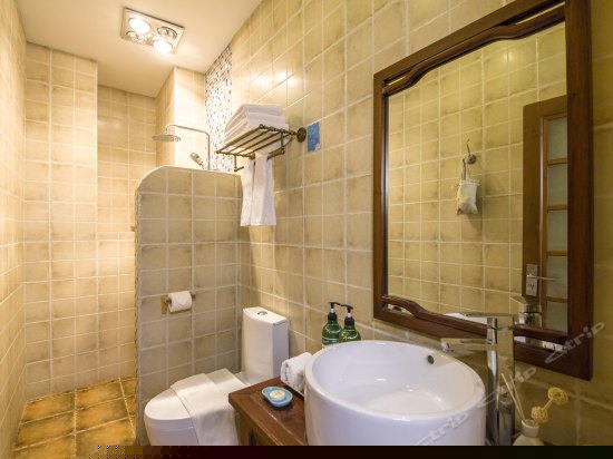 一楼豪华大床房