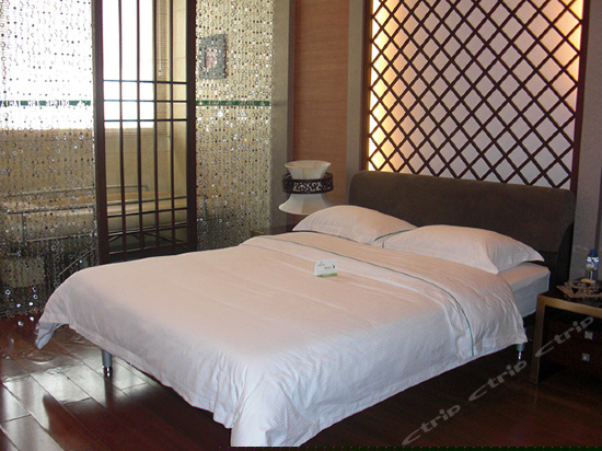 温泉会所豪华大床房