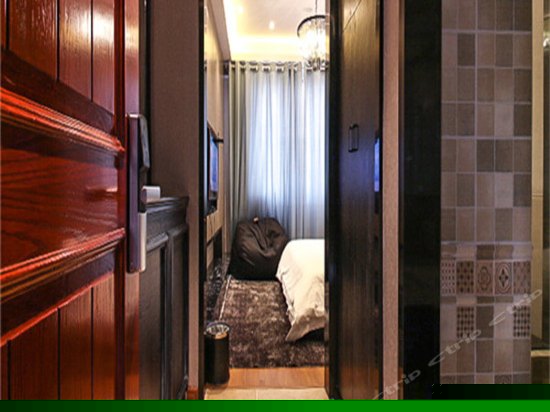 高级商务行政大床房