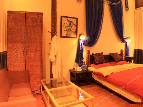 二楼温馨中式大床房