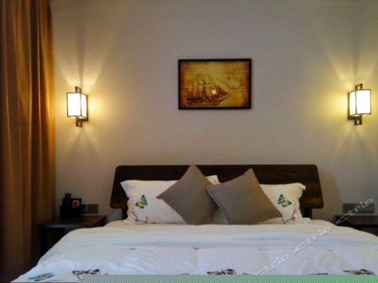 夏天特色蜜月圆床房