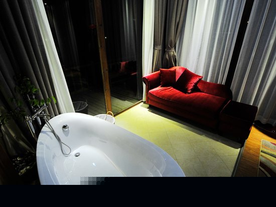 全湖景情侣蜜月房