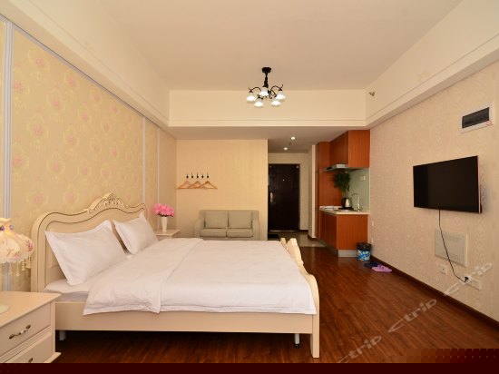 欧式湖景大床房