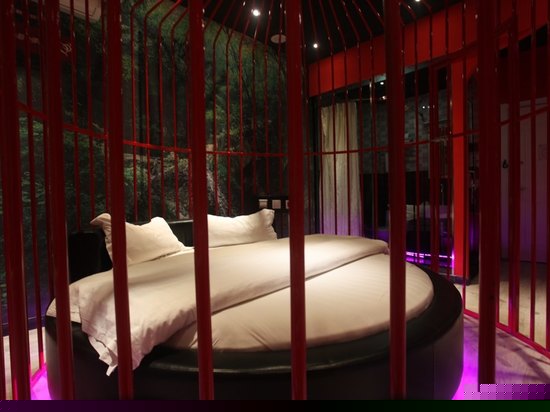 主题激情圆床水床房