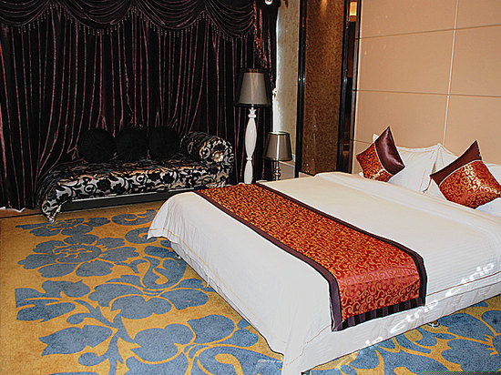 豪华大床房