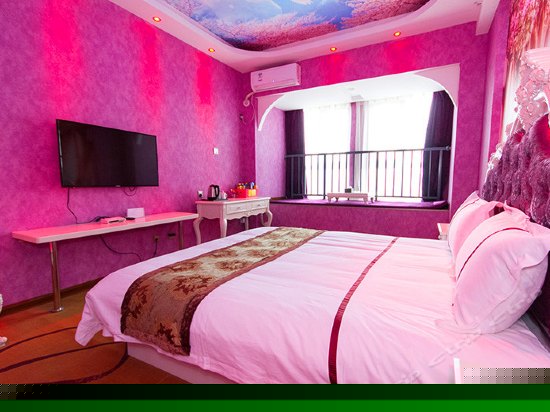 时尚情侣大床房