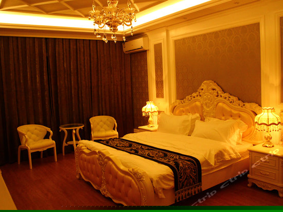 豪华大床房