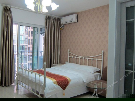 豪华电脑大床房