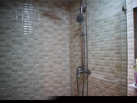 时尚蜜月圆床房