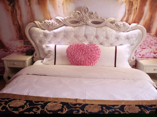 时尚情侣大床房