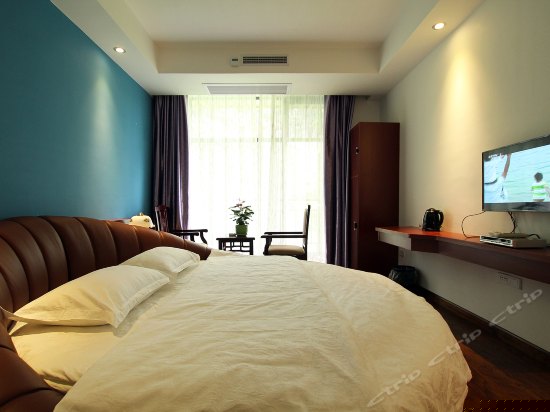 浪漫阳台圆床房