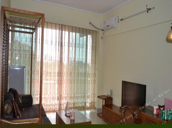 豪华亲海园景套（一房一厅）