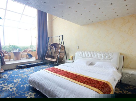 豪华庭院家庭复式房