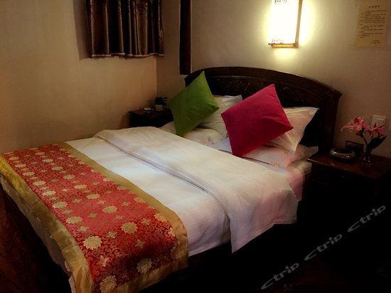 豪华雕花大床房