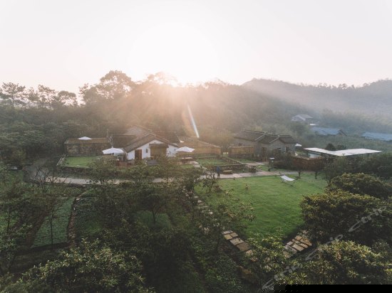 后现代独立温泉房