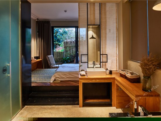 庭院海景大床房