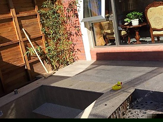 豪华水上温泉小岛房