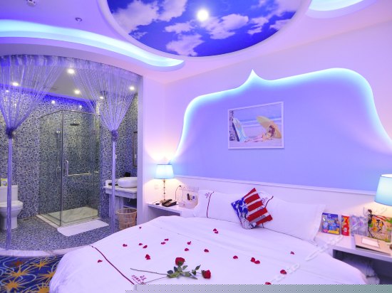 左岸情调圆床房