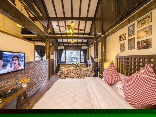 二楼奢华大床房