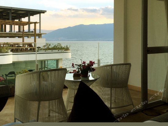 雁阵40°阳台海景大床房